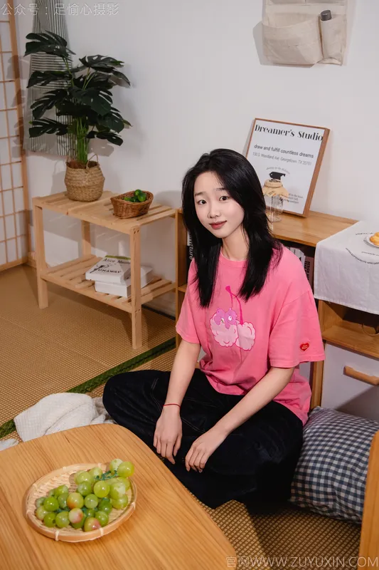 足愉心 NO.018 奶芙（搭配:粉色T恤、牛仔长裤、运动鞋、白色棉袜、裸足） - 足愉心